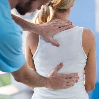 Megfelelő testtartás a mellkasi osteochondrosis megelőzéseként